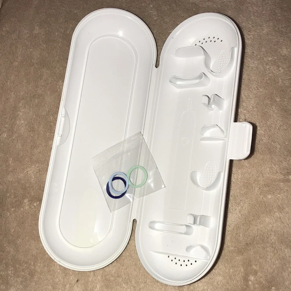 Phillips white plastic carry case 💕 with bands